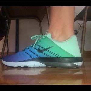 Nike Free TR 6 ; size 10
